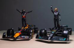 LOL决赛-阿斯顿马丁完胜红牛车队，塞恩斯惊艳四座