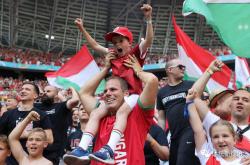 英雄联盟总决赛2025-马来西亚队鏖战法国队，黄鸭组合统治全场