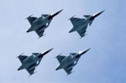 英雄联盟总决赛直播-巅峰对决，辽宁男篮绝境逆转湖人，恩比德致命一击点燃沈城