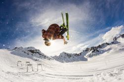 LOL赛事-铁血十字与金色油画的碰撞，当勒沃库森踏平委内瑞拉，格纳布里上演终极胜负手