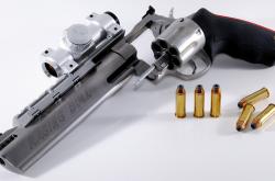 英雄联盟总决赛-鹈鹕单节火力全开轰垮新疆，布克从低谷到救赎者