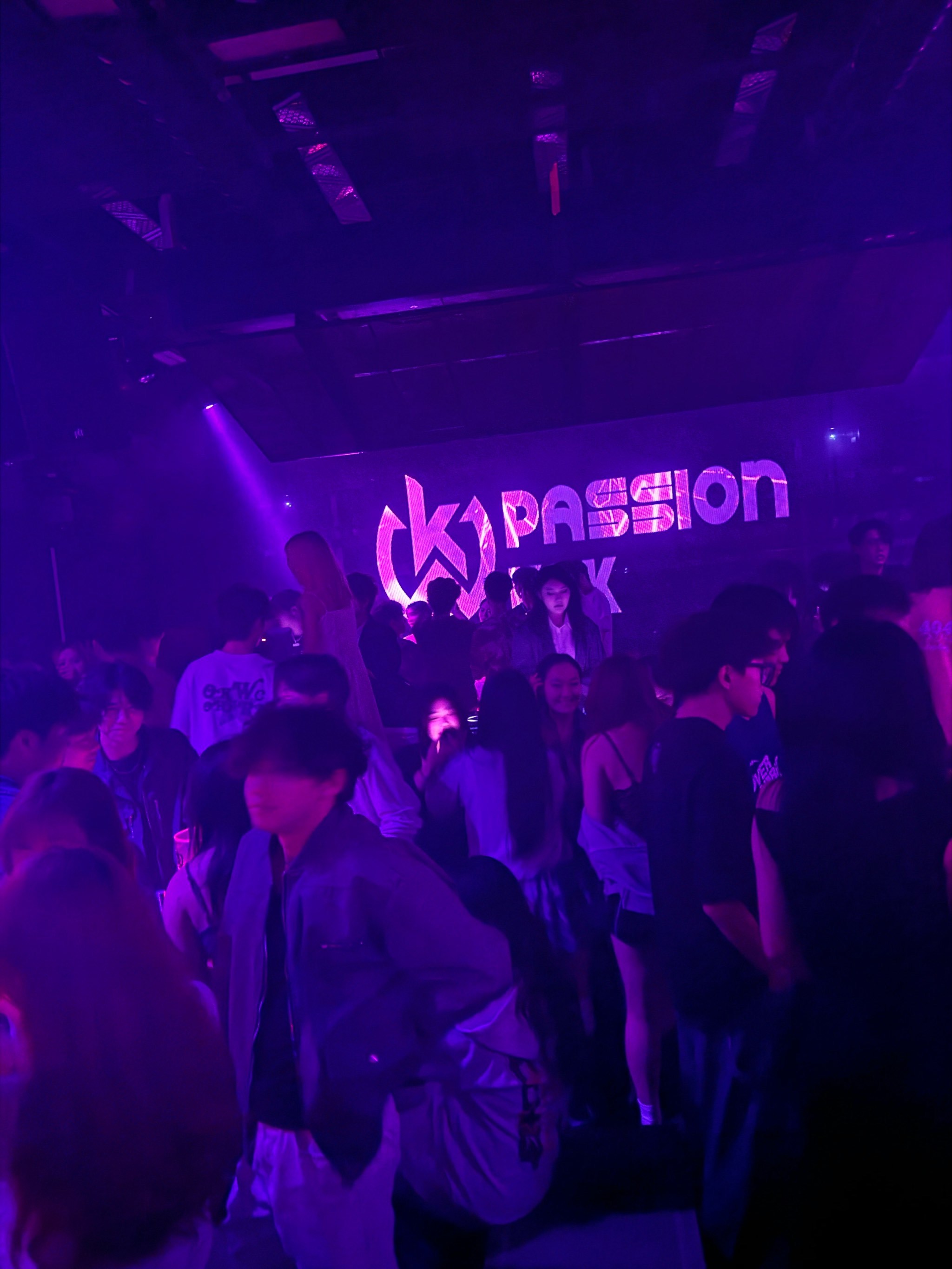 观战狂欢！现场氛围轰轰烈烈！