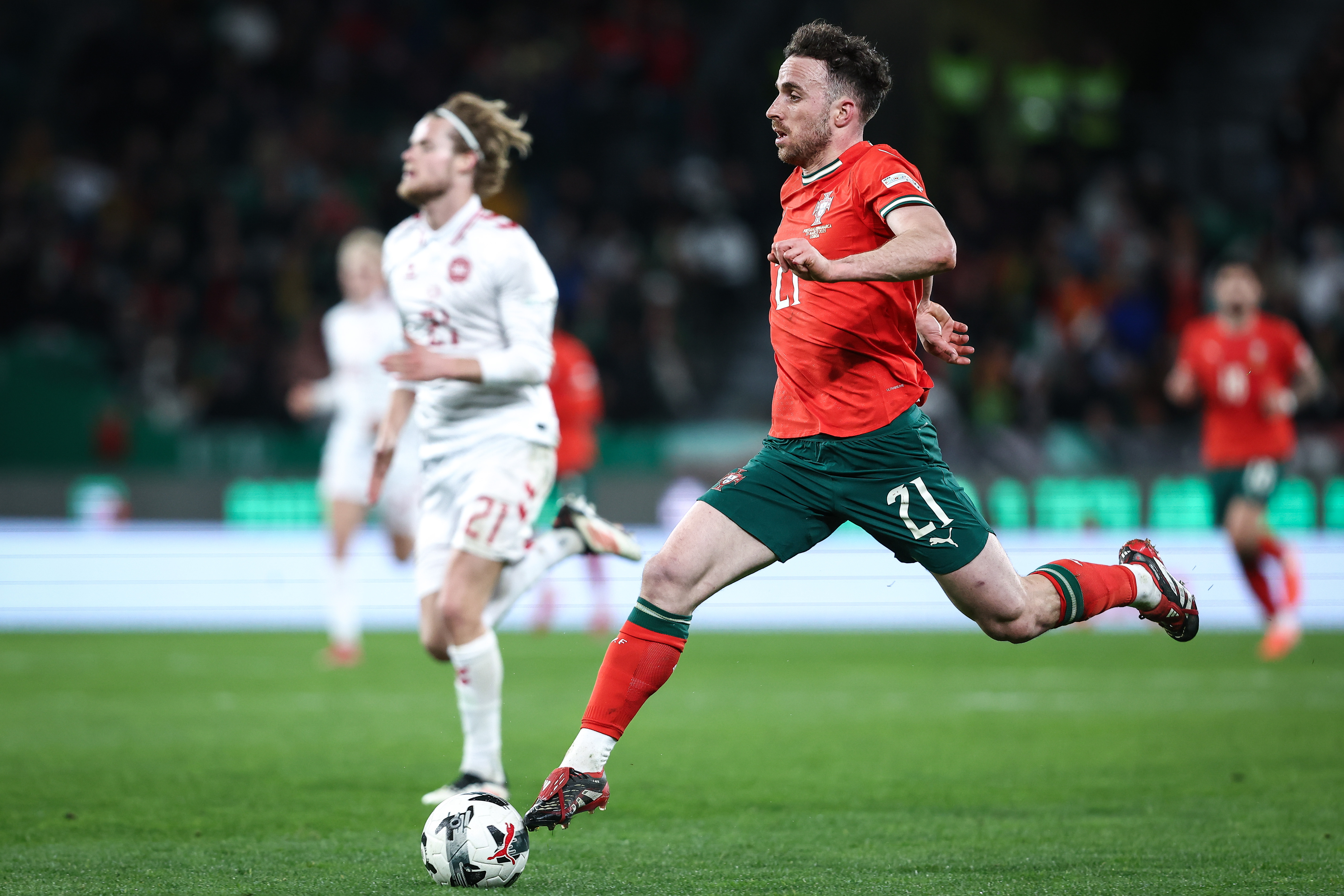 英格兰队鏖战葡萄牙队，林高远关键制胜的简单介绍