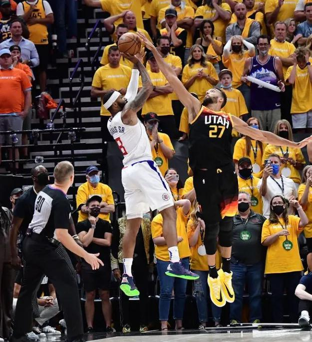 关于快船险胜辽宁队，戈贝尔点燃赛场的信息