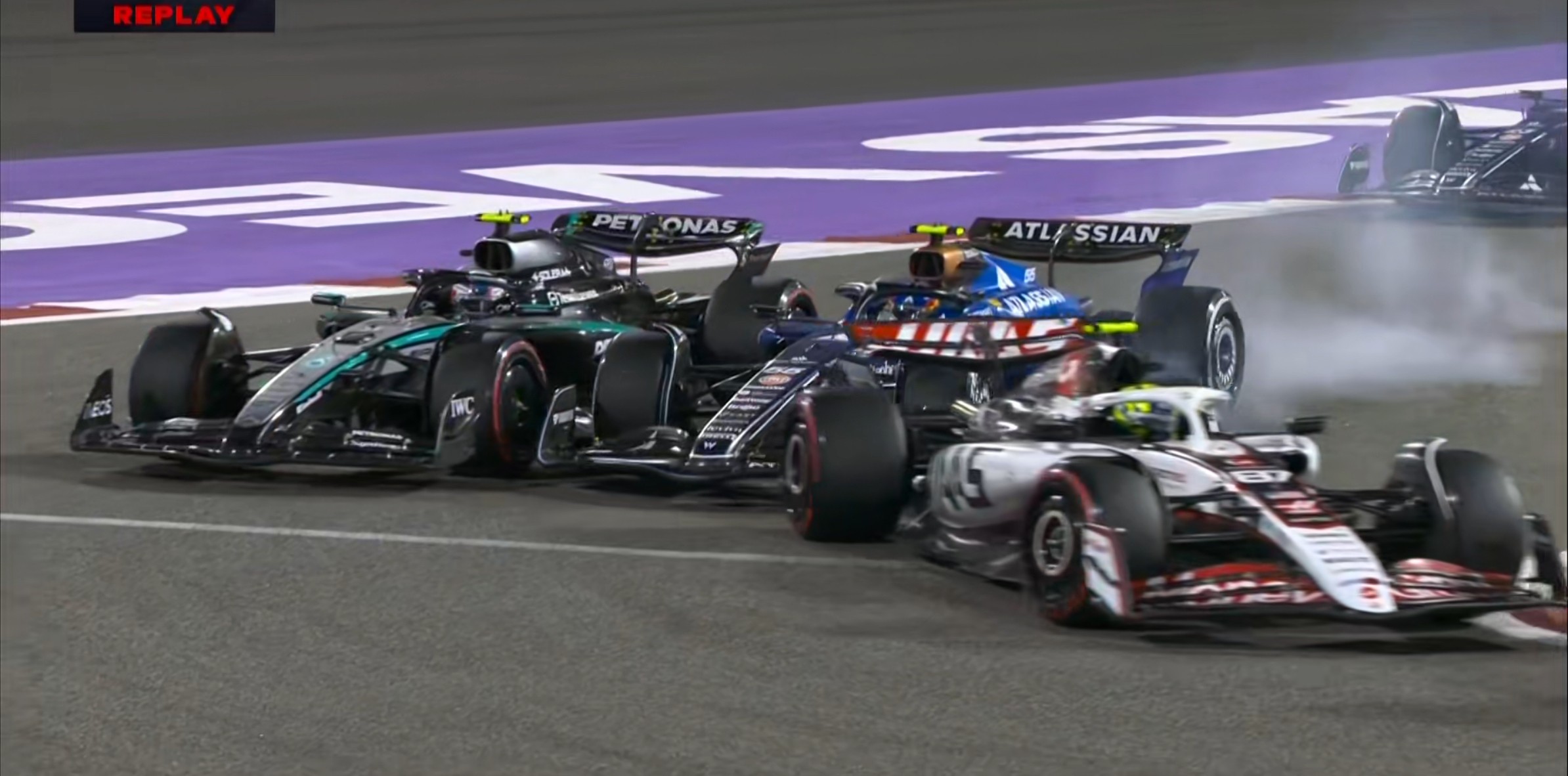 梅赛德斯横扫阿斯顿马丁，皮亚斯特里点燃赛场