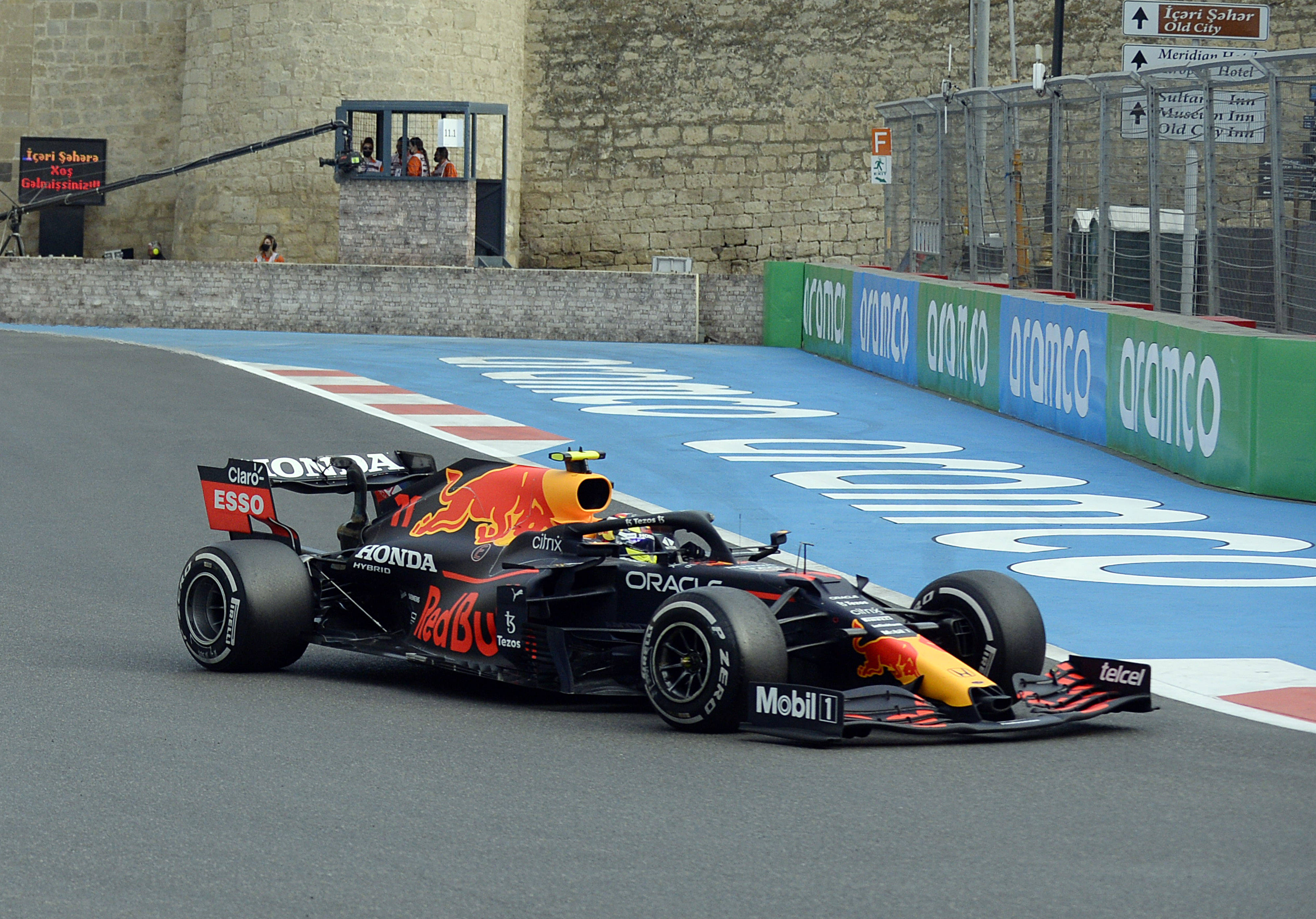 威廉姆斯鏖战梅赛德斯，佩雷兹惊艳四座