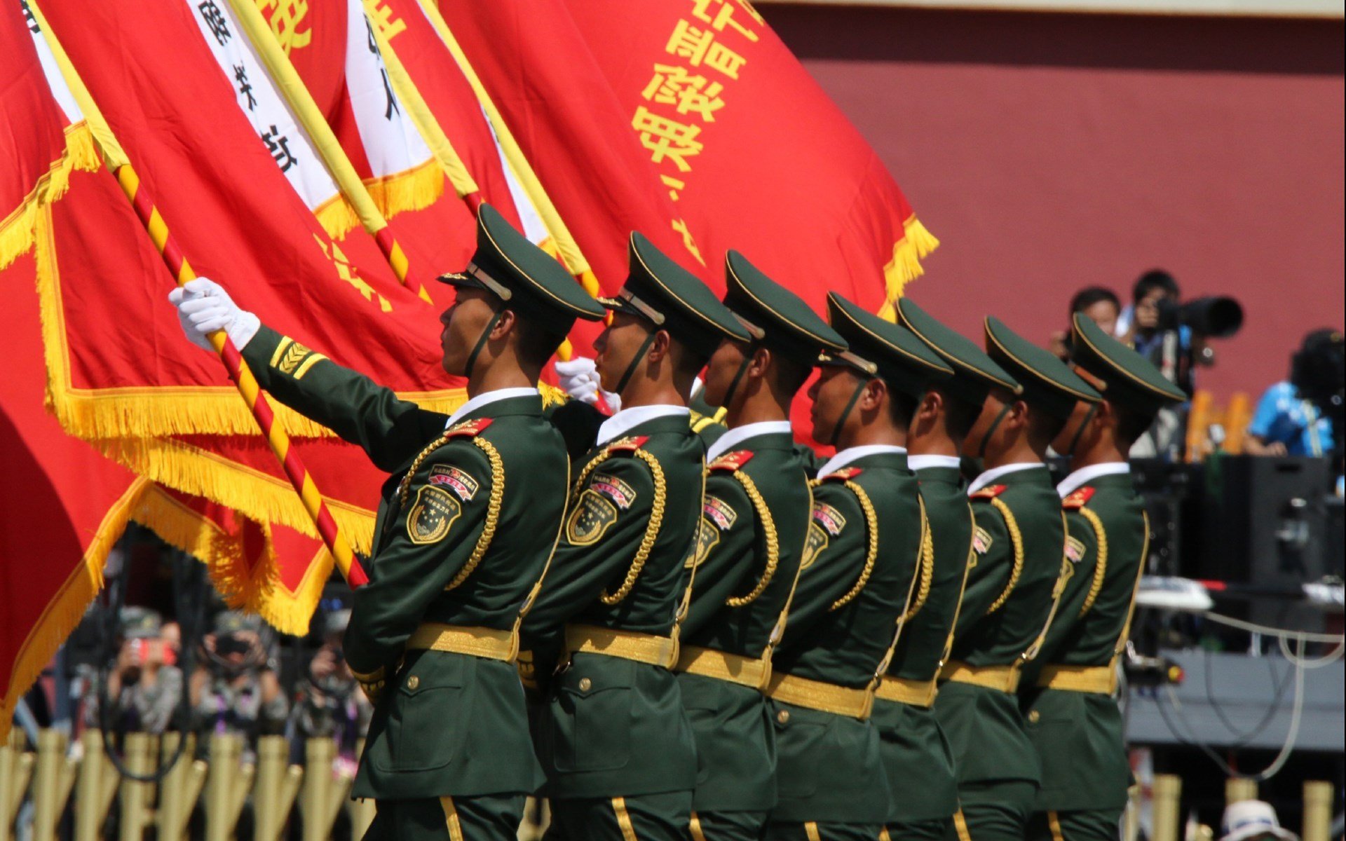 蓝衣悲歌与红白怒吼，库尔图瓦的铁壁神话，秘鲁绝杀意大利的H组暗夜